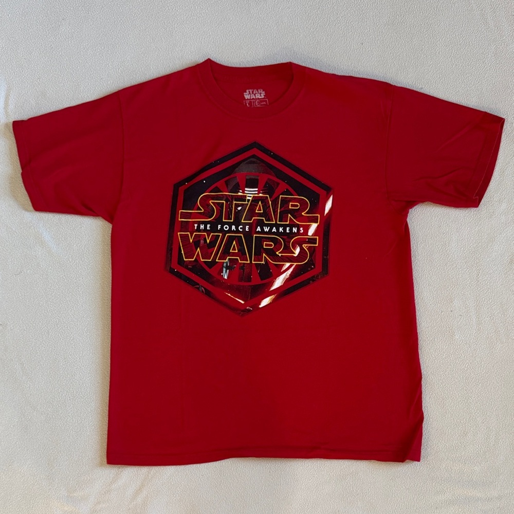Disney Star Wars The Force Awakens Graphic Red Short Sleeved Tee Adult Size L